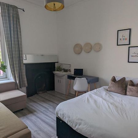 Huge Room In The City Edinburg Exteriör bild