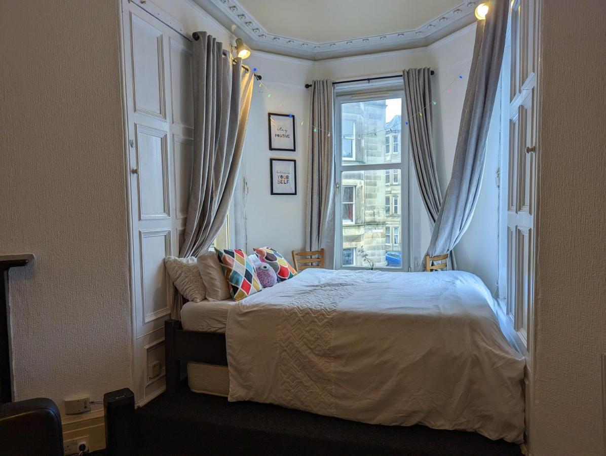 Huge Room In The City Edinburg Exteriör bild