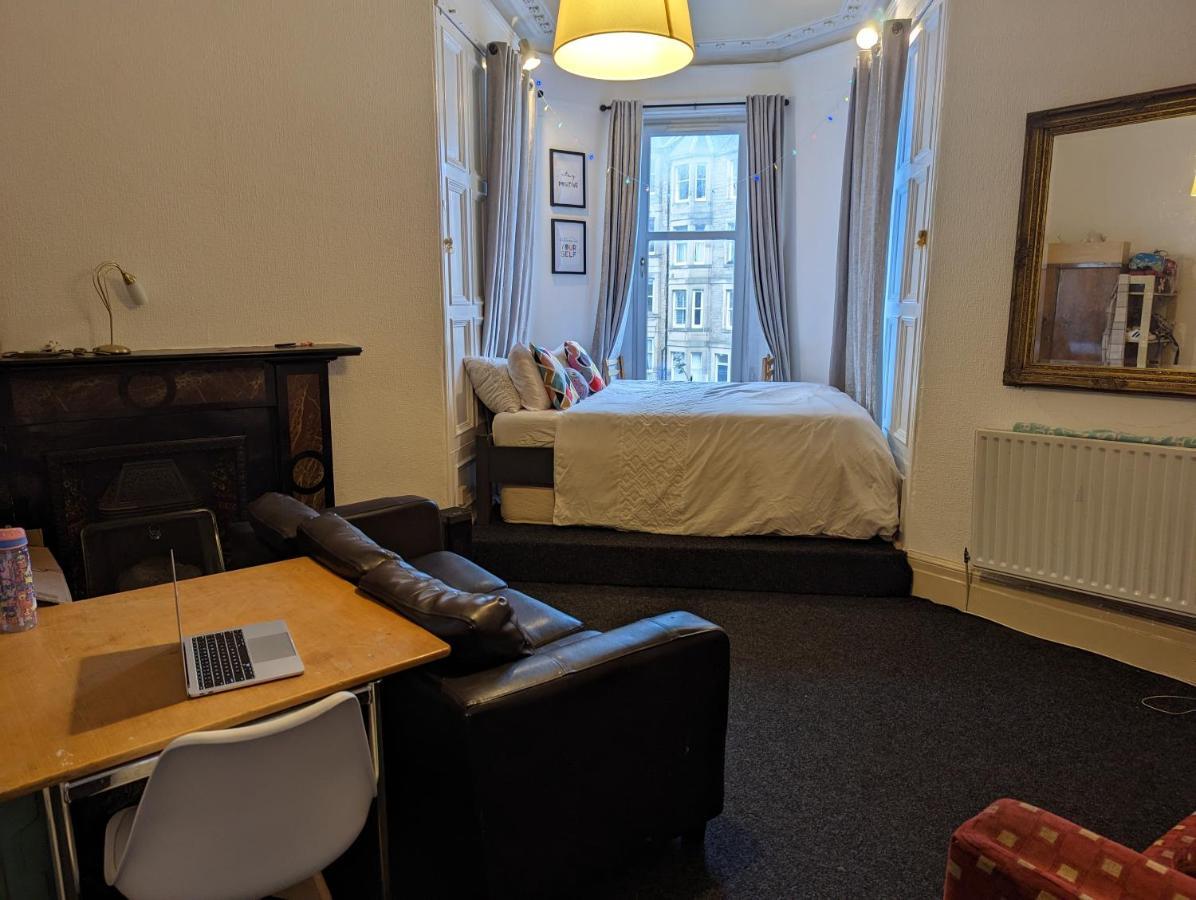 Huge Room In The City Edinburg Exteriör bild