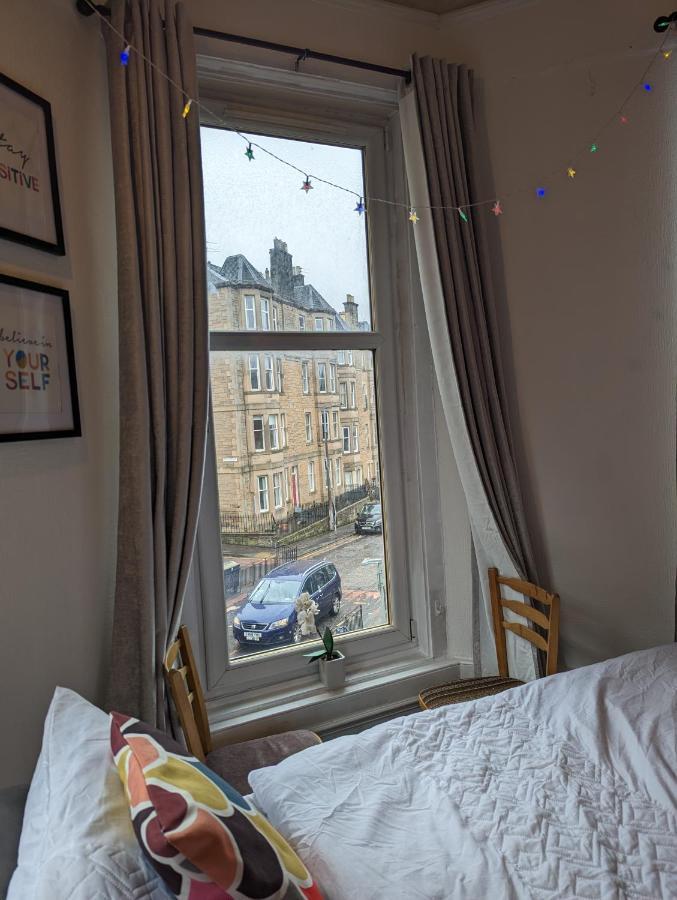 Huge Room In The City Edinburg Exteriör bild
